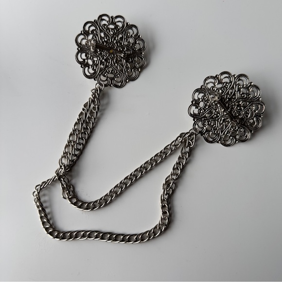 Vintage Silver Tone Pierced Metal and Faux Pearl Flower Duo Brooch pin - Picture 6 of 7